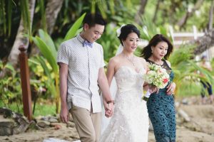 wedding-party-beach-costa-rica